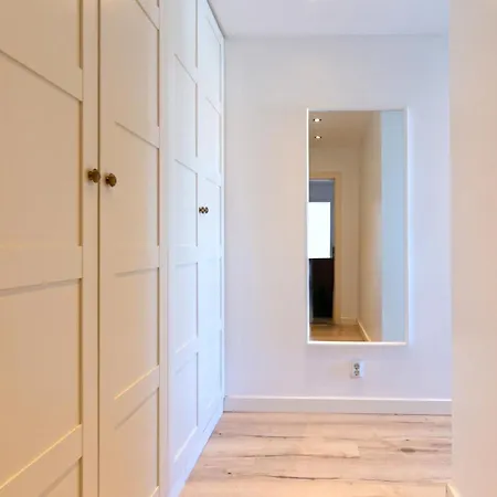 Modern 2 Bedroom With Balcony In 公寓 *