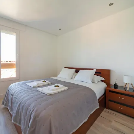 公寓 Modern 2 Bedroom With Balcony In