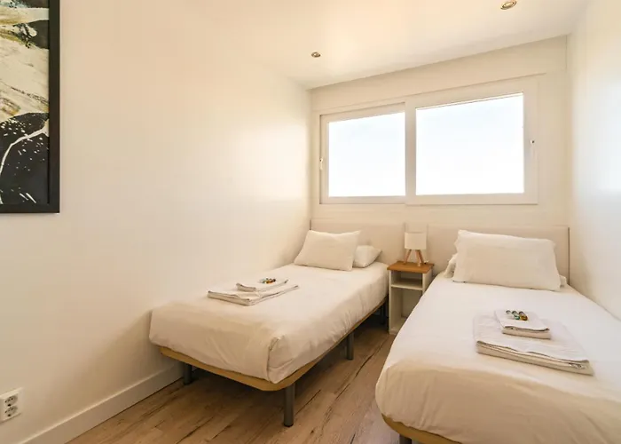 Modern 2 Bedroom With Balcony In Apartament *