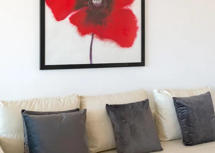 Modern 2 Bedroom With Balcony In Apartament *