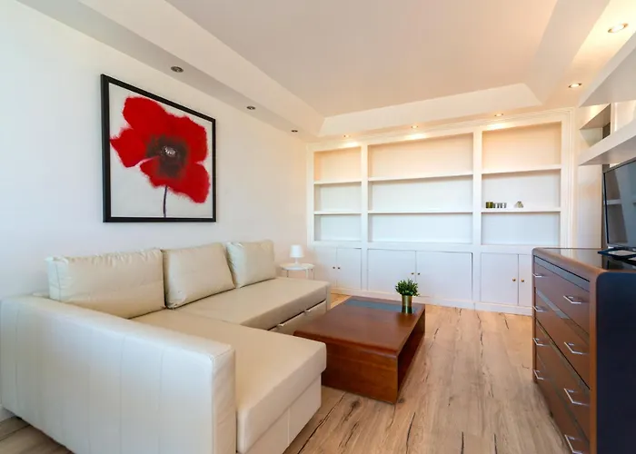 Modern 2 Bedroom With Balcony In Apartament *