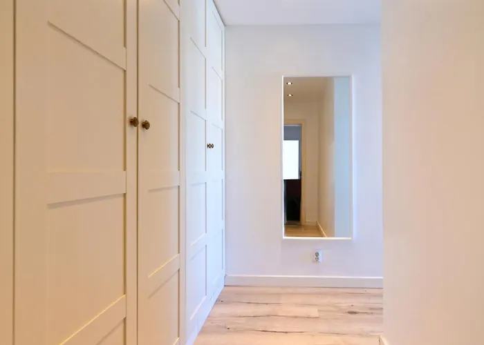 Modern 2 Bedroom With Balcony In Apartament *