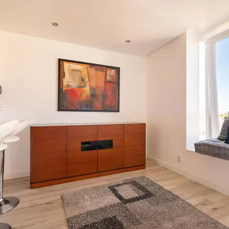 Modern 2 Bedroom With Balcony In