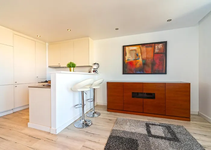 Modern 2 Bedroom With Balcony In *