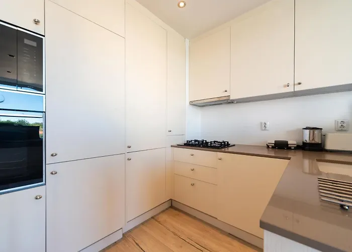 Daire Modern 2 Bedroom With Balcony In