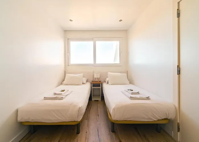 Modern 2 Bedroom With Balcony In Daire