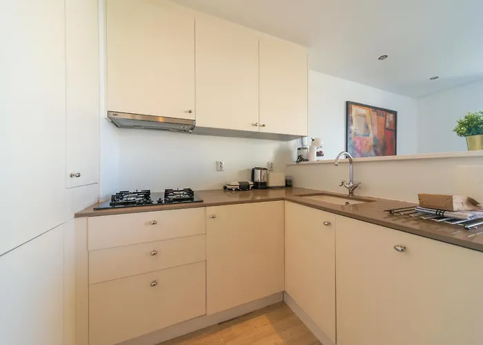 Daire Modern 2 Bedroom With Balcony In