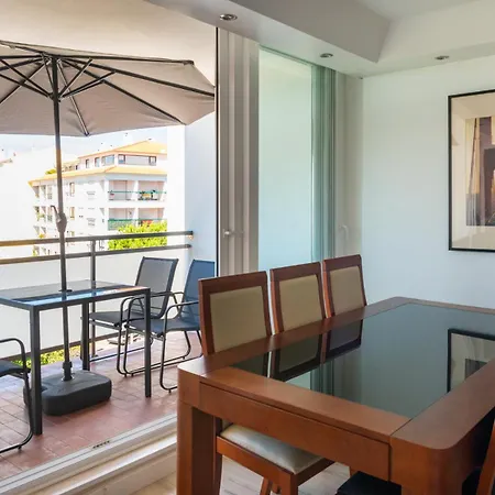 아파트 Modern 2 Bedroom With Balcony In *