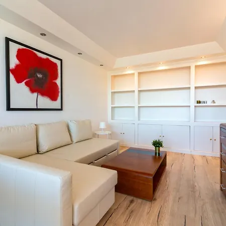 Modern 2 Bedroom With Balcony In 아파트 *