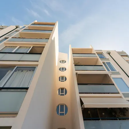 아파트 Modern 2 Bedroom With Balcony In *